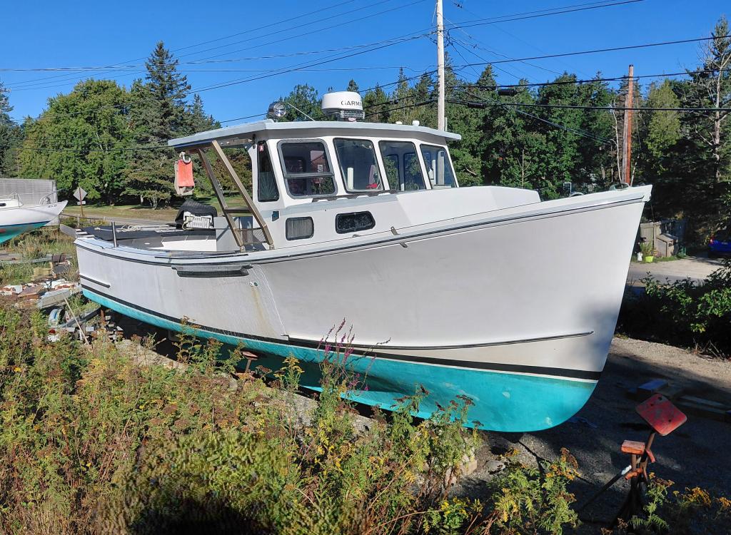 32' BHM Lobster Boat 1980 For Sale - John Deere 220 HP